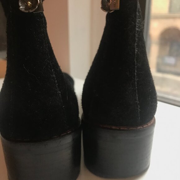 COACH Bowery Chelsea Boot with Cut Out Tea Rose in Black Suede Leather - Picture 5 of 7